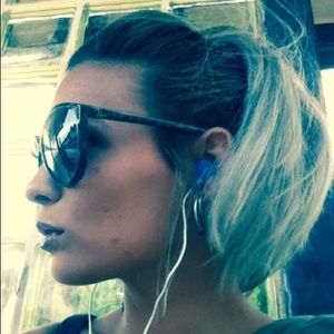 Meet your Posher, Xavia